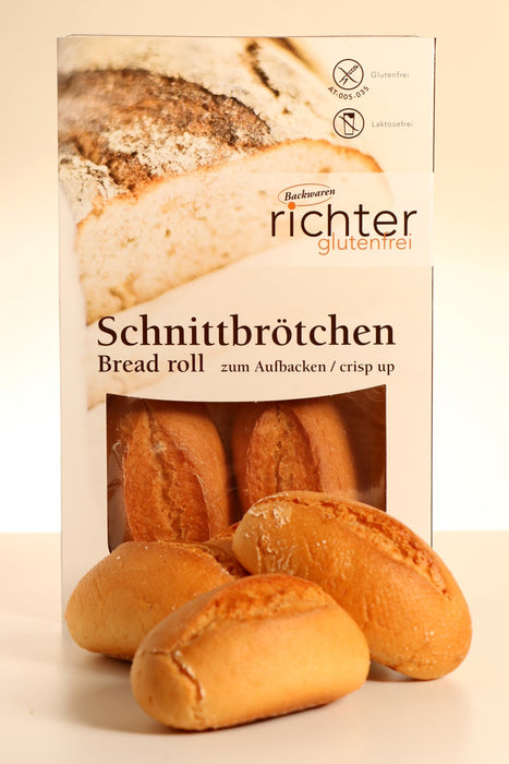 Schnittbrötchen 270g- Richter glutenfrei
Richter glutenfrei steht für erlesene glutenfreie Spezialitäten, sorgfältig hergestellt in Österreich. Die Backwaren werden in der ersten Bäckerei Österreichs erzeugt, die ausschließlich glutenfrei und laktosefrei bäckt! In Sachen Qualität ist die Bäckerei genauso unerbittlich und leidenschaftlich, wie im Hinblick auf die Naturbelassenheit ihrer Produkte, die alle frei von chemischen Konservierungsmitteln sind.