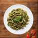 Glutenfreie Maccheroni mit Pesto 380g - Alla Mamma

Unsere glutenfreien Maccheroni mit Pesto bringen echtes Italien-Feeling auf den Teller: herrlich al dente, in einer cremigen Pesto-Sauce mit Basilikum, Kartoffeln und Grana Padano – nach original italienischer Rezeptur, ohne künstliche Zusätze und ohne Tiefkühlung.