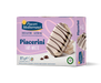 Piacerini Tabs White 81g-Piaceri

Knusprige, zweifarbige Waffeln treffen auf eine cremige Haselnussfüllung – umhüllt von zarter weißer Schokolade und verfeinert mit feinen Streifen dunkler Schokolade.